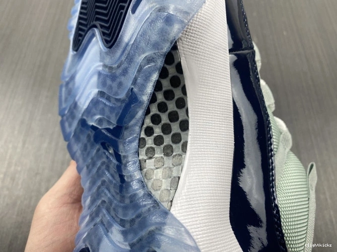 528895-007 11 Jordan Retro Air Georgetown Low 0809